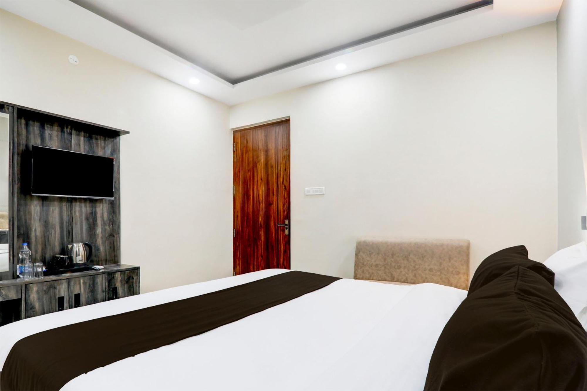 Super Townhouse Gls International Hotel Lucknow Luaran gambar