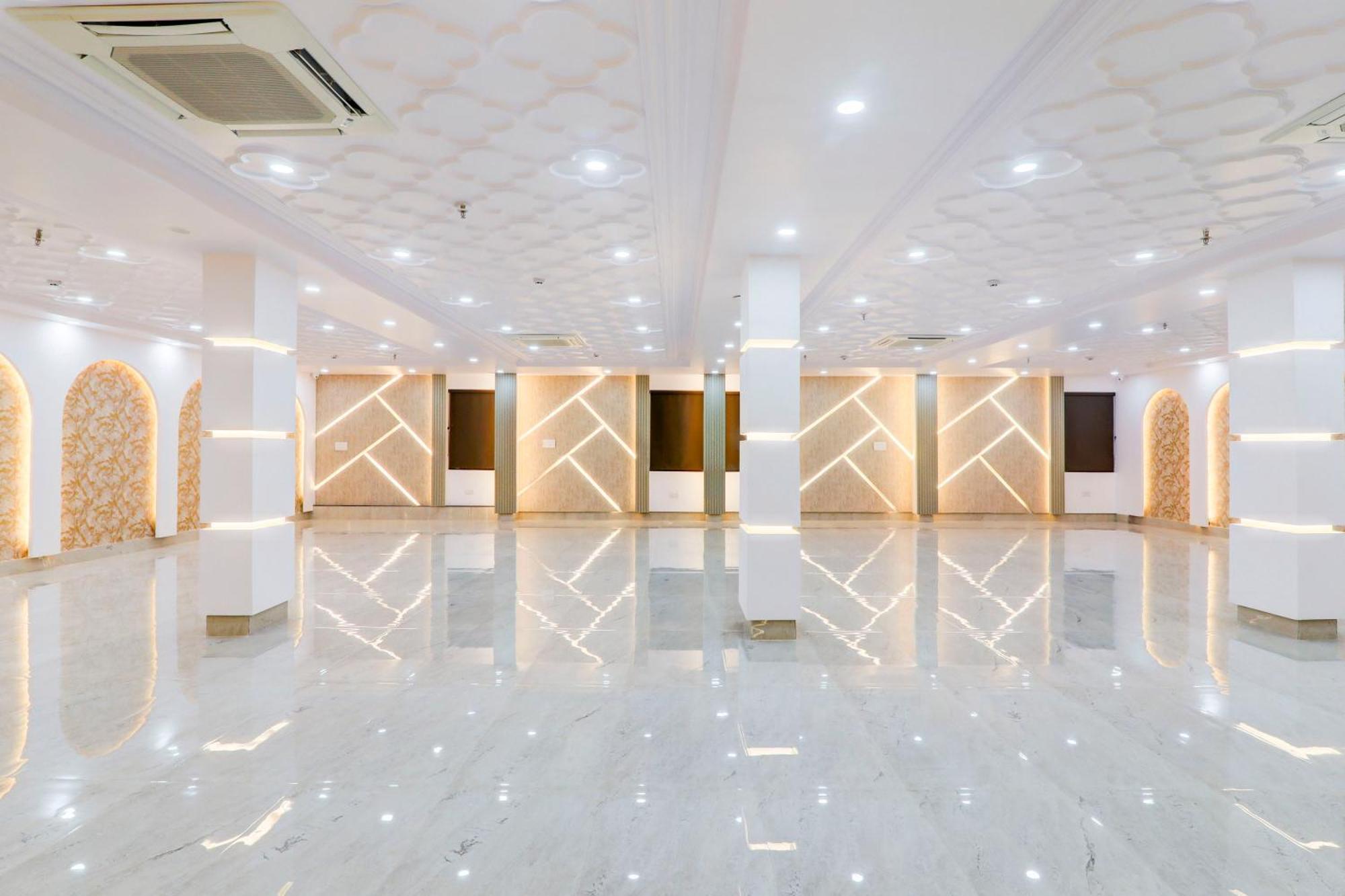 Super Townhouse Gls International Hotel Lucknow Luaran gambar