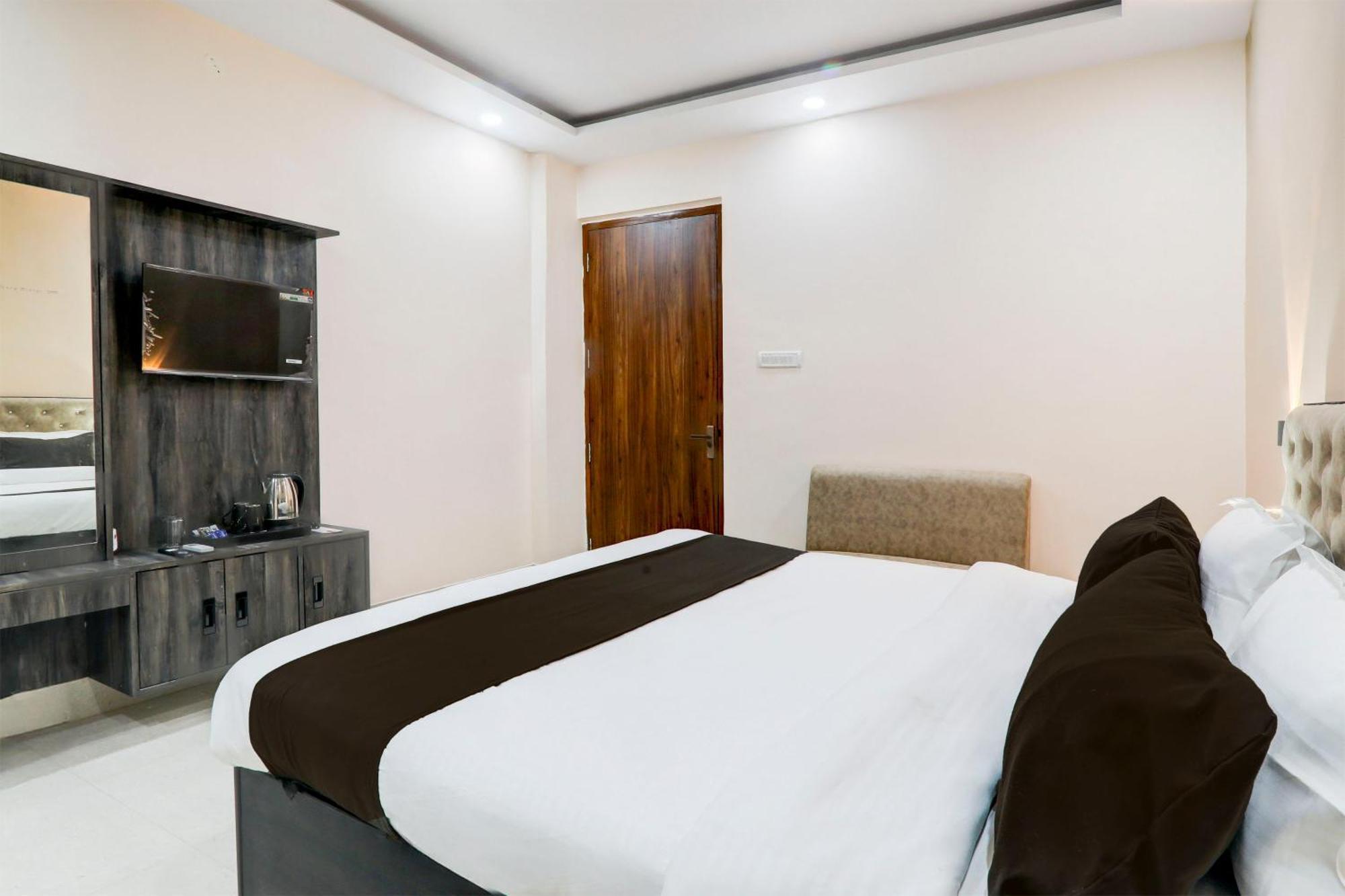 Super Townhouse Gls International Hotel Lucknow Luaran gambar